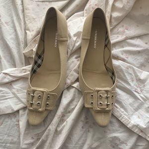 Burberry tan buckle kitten heels!